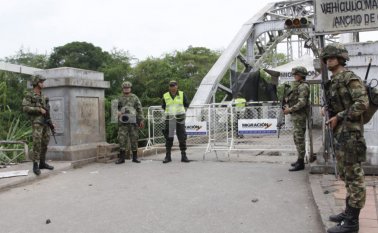 Las autoridades hacen presencia en los puntos fronterizos para evitar el ingreso a Colombia.  Alfredo Estévez