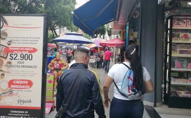 Los locales comerciales y los vendedores ambulantes del centro de la ciudad siguen trabajando normalmente, aunque las ventas han disminuido por la falta de compradores venezolanos y por el miedo al coronavirus.
Daniel Villán