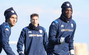Mario Balotelli (Der.) será una de las figuras que disputará este torneo.
Archivo