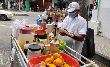 Fenalco le ha pedido a las autoridades evitar las ventas de comida en la calle como medida contra el coronavirus. Sin embargo, de esta actividad dependen muchos trabajadores informales de Cúcuta. César Obando