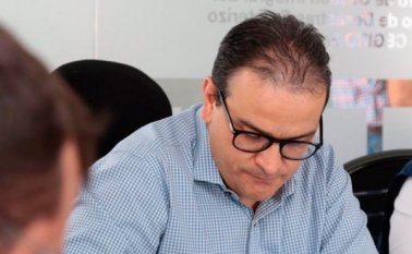 El gobernador también contó que los resultados de la prueba de COVID-19 que se practicó fueron negativos. Archivo