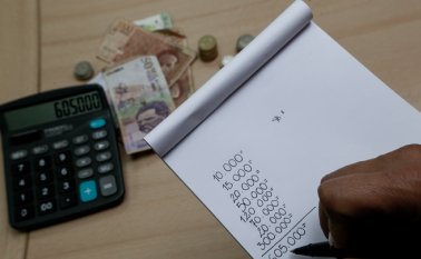 Ante las crisis se debe ahorrar, planear los gastos y no tomar decisiones en el corto plazo. Colprensa