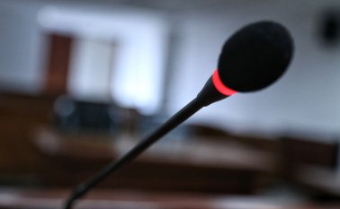 El hombre fue capturado el 24 de marzo en el parque principal de Venecia, Antioquia, mientras departía con varias personas. El detenido no aceptó cargos..  Colprensa