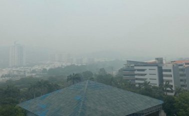 En Cúcuta persistía ayer la capa de humo durante la mañana y el fuerte olor. Este viernes mejoró la situación. La Opinión