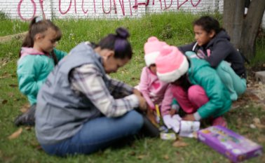 Las mujeres migrantes venezolanas en su mayoría viven en Colombia con hasta tres hijos. Ellas son el sustento económico de sus núcleos familiares. Colprensa