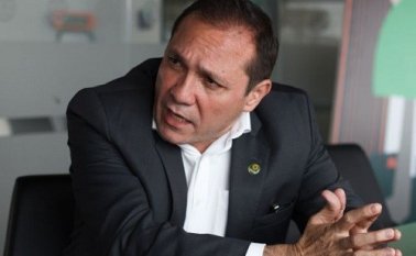 El senador de la Alianza Verde, Antonio Sanguino, considera que la emergencia actual debe ser una oportunidad para saldar la deuda histórica que existe con el sistema de salud y sus profesionales. Colprensa