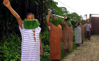 Los nativos aseguran que no hay médicos en sus comunidades, ni materiales de prevención ante esta pandemia. AFP