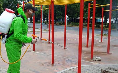 En los lugares más frecuentados se hizo una jornada de desinfección para contribuir con las medidas de prevención. Cortesía