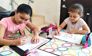 Clases virtuales Cortesía La Opinión