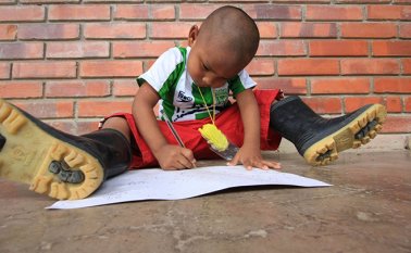 Los estudiantes de comunidades indígenas como los Barí, están recibiendo material impreso que les permita continuar con la educación en medio del confinamiento. Archivo La Opinión