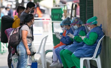 Antes de ingresar al puente los venezolanos son sometidos a un tamizaje de salud, registro y le entregan un kit de alimentos del Programa Mundial de Alimentos.
Juan Pablo Cohen