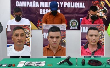 De izquierda a derecha: Ángel Emiro Franco, alias Milton; Heider Sanguino, Jordán, y Luis Darío Sánchez, Punto Cero.
Policía