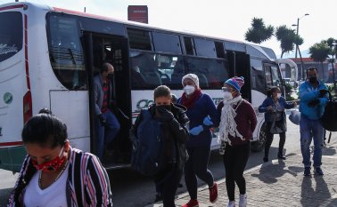 El traslado terrestre de pasajeros solo está permitido excepcionalmente por razones humanitarias. Colprensa.