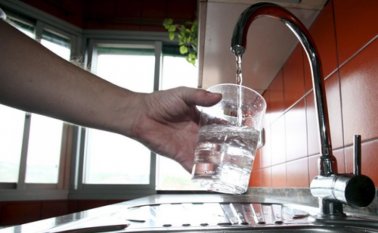 El 86% de la población nacional tiene cobertura de acueducto, una cifra que cae en departamentos como Guainía (22%), Chocó (28%) o Vaupés (35%). Colprensa.