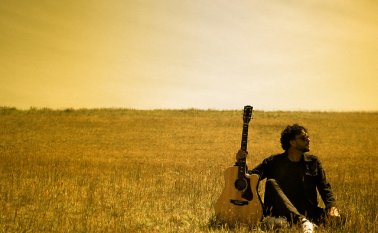 El cantante no ha parado en medio del aislamiento social, presentando su música en vivo. Colprensa.