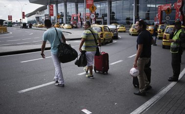 El transporte aéreo comercial se encuentra inactivo para evitar contagios de la COVID-19. Colprensa