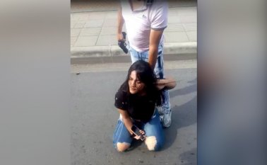 Leidy Jhoana Contreras se movilizaba como pasajera en un taxi. Captura de video