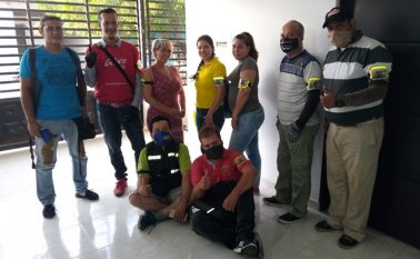 Olin Danelly Leal y su equipo de trabajo fueron los encargados de llevar las asistencias alimentarias a los beneficiarios de la campaña ‘Estamos Contigo’ de la Universidad Simón Bolívar Cortesía