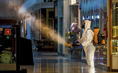 El Gobierno Nacional estudia la posibilidad de seguir reactivando el sector económico. AFP