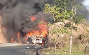 Automotores incinerados. Cortesía