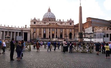 La Basílica de San Pedro del Vaticano ha abierto sus puertas a turistas y peregrinos. Colprensa