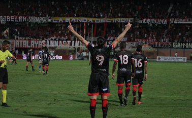 Gustín Vuleticho (dorsal 9), junto a Matías Rodríguez son los únicos extranjeros que del Cúcuta Deportivo 2020-I.  Archivo La Opinión