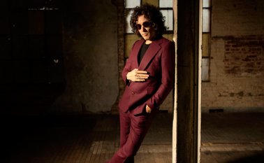 Este viernes el cantautor español lanzará su disco ‘Posible’, con 10 canciones, de las que ya ha presentado ‘Deseos de usar y tirar’, ‘Hombre de acción’, ‘Cualquiera en su sano juicio’ y ‘Las Palabras’. Colprensa