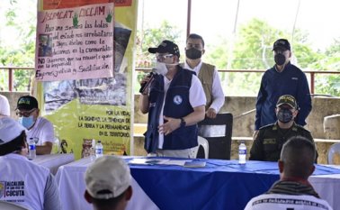 En el corregimiento Banco de Arena, zona rural de Cúcuta, el alcalde Jairo Yáñez y el Gobernador de Norte de Santander, Silvano Serrano, sostuvieron un encuentro con los campesinos de los sectores de Cúcuta; Tibú; Sardinata; Puerto Santander, y El Zulia. Cortesía para La Opinión