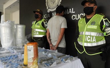 Capturado por transporte de estupefacientes.  Policía Nacional