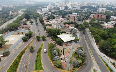 Panorámica de Cúcuta, en donde se resalta su verdor y su extensión acelerada como un pulpo extendiendo sus brazos hacia el área metropolitana. La Opinión