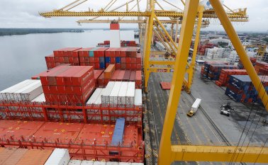 El precio del petróleo experimentó una caída del 32% entre enero y abril de este año. Colprensa.