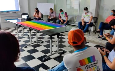 Mesa de trabajo del departamento administrativo de Bienestar Social junto al comité organizador LGBTI de Cúcuta y miembros de la mesa intersectorial diversa. Cortesía para La Opinión