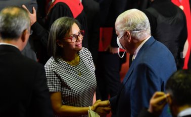 Indira Alfonzo se desempeñaba como magistrada de la Sala Electoral del Tribunal Supremo de Justicia. Durante ese cargo, emitió polémicas sentencias como la de bloquear un referendo revocatorio contra Nicolás Maduro en 2016. AFP
