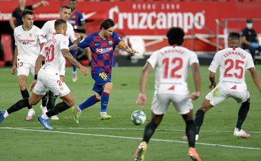 El astro argentino, Lionel Messi, tendrá que esperar hasta la otra jornada para buscar su gol 700 como jugador profesional.  AFP