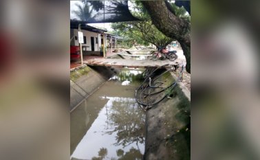 El suministro se hace dos días a la semana para cada uno de los tres sectores en que está dividida la vereda Matecañana, en el corregimiento Buena Esperanza. Muchas familias acuden al distrito de riego por agua no tratada para su consumo. Cortesía