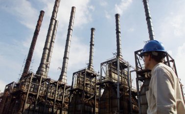El Ministerio de Minas y Energía aseguró que en junio se estabilizará la caída en la producción y añadió que el sector será fundamental para la reactivación económica nacional. Archivo