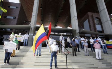 Los abogados litigantes protestaron en las afueras del Palacio de Justicia. Mario Caicedo