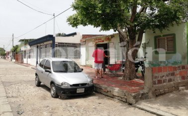 El pistolero se bajó de la moto y atacó cinco veces a Marlon Vargas Rojas, quien estudiaba un versículo bíblico. La Opinión