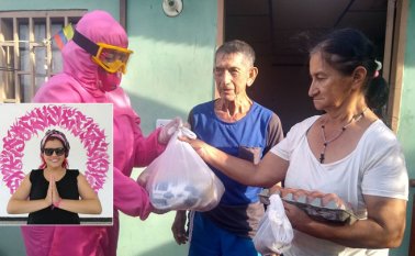 Vestida como un astronauta para no contagiarse del coronavirus Julieth Villabona no se detiene en su labor altruista en compañía de sus alumnos. ‘Me apunto’ una de sus campañas. Cortesía