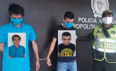 Luis Fernando Flechas Vásquez y Diego Alejandro Araque Alvis. Policía