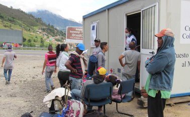 En la salida a Bucaramanga funcionará a partir de esta semana el puesto de control a la población migrante que va de retorno a la frontera. Roberto Ospino