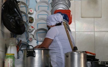 Las cocineras de la segunda planta del mercado esperan la reactivación de los restaurantes. Cortesía