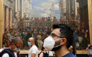 El tapabocas es de uso obligatorio en Francia. AFP