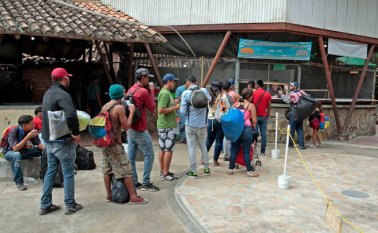 Muchos venezolanos que han salido de su país en busca de mejores condiciones para vivir se han visto enfrentados al conflicto armado que persiste en Colombia  y que ya los empieza a convertir en víctimas. Archivo