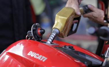 En lo corrido del año, el precio de la gasolina ha bajado 1.271 pesos por galón, mientras que en el mismo periodo de 2019 había subido en promedio 169 pesos. Colprensa