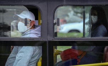 La OMS ha sido dura con las políticas que algunos países están siguiendo contra el virus, ya que se han empezado a relajar las medidas de control que está produciendo un aumento de rebrotes.
Colprensa