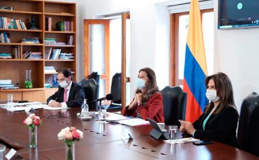 El ministro de Comercio, José Manuel Restrepo; la vicepresidenta de Colombia, Marta Lucía Ramírez y la presidenta de ProColombia, Flavia Santoro presentaron las 13 acciones de la estrategia ‘Adelante con Confianza’. Cortesía