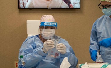 Las autoridades chinas extremaron los controles y avanzaron en las investigaciones, estudios y ensayos en procura de una vacuna y tratamiento contra el coronavirus. AFP