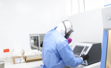 Laboratorio de pruebas COVID-19. Cortesía para La Opinión