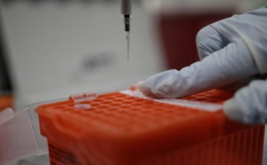 Laboratorio de procesamiento de pruebas COVID-19. Colprensa